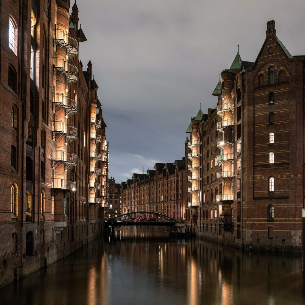 city, hamburg, dusk-8576765.jpg